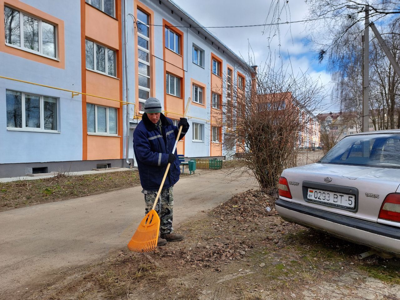 Фотофакт. Улицы Заславля и Хатежино расчищают от мусора - Пристоличье