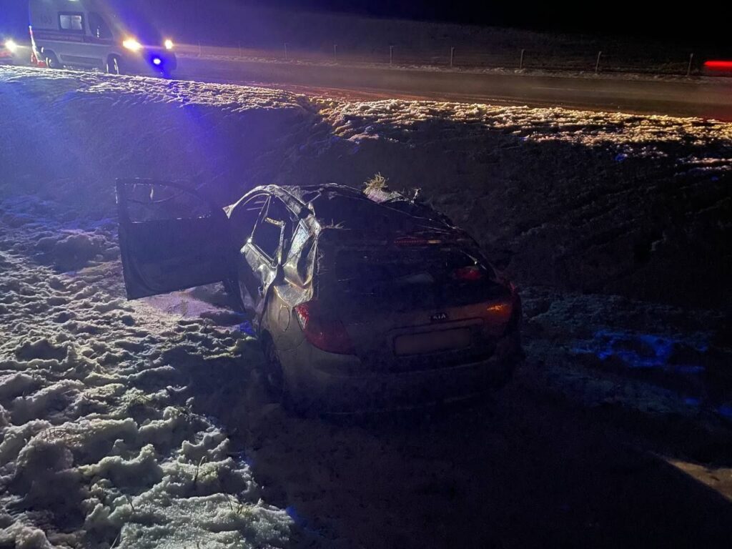 На М-6 в Минском районе опрокинулся автомобиль. Водитель пострадал -  Пристоличье