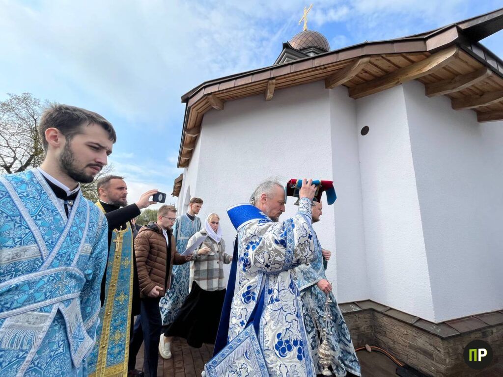 Алтарь получился как в соборе Стамбула. Храм в Городище освятил Митрополит  Вениамин - Пристоличье