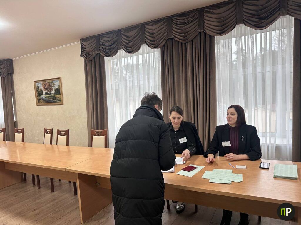 «Хочу жить под спокойным небом». За что голосуют жители Минского района