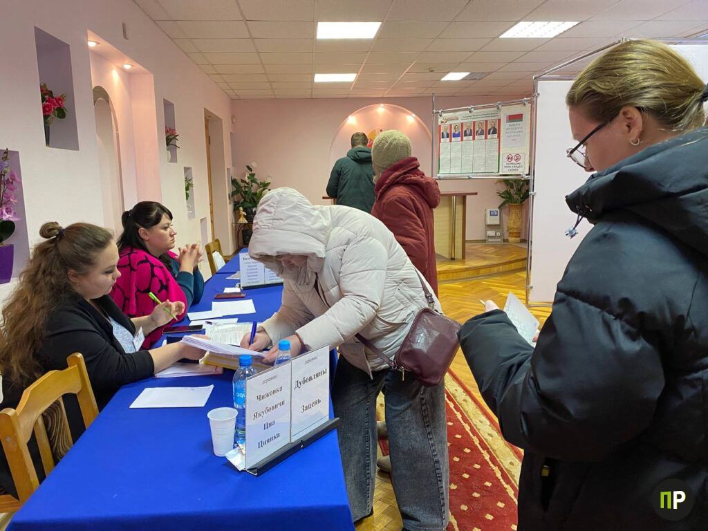 В Беларуси – последний день досрочного голосования. Какая обстановка в Боровлянах и Большевике