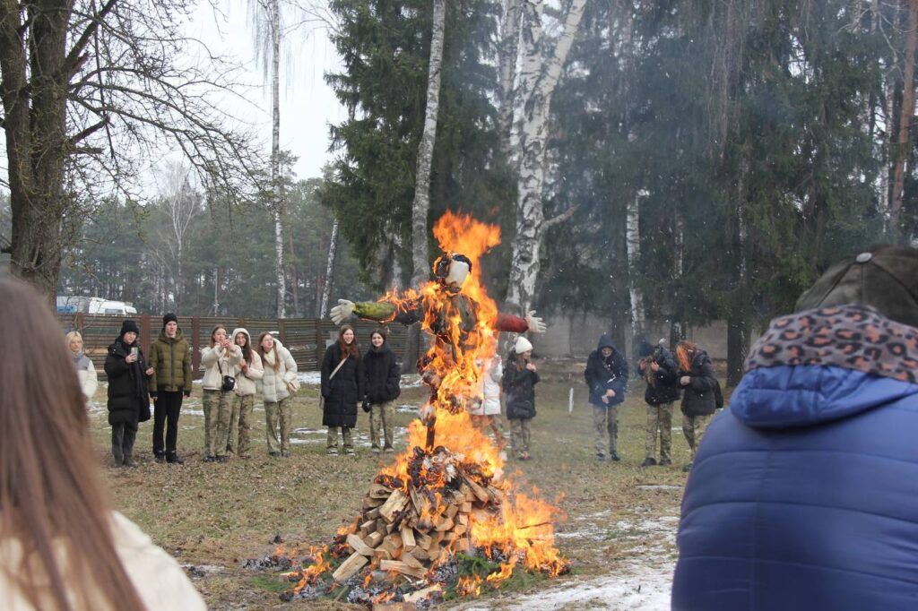 В воинской части в Боровой отметили Масленицу с маленькими гостями