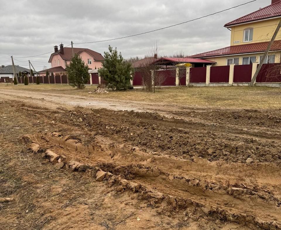 Кто разрушил дорогу в Мачулищах между улицами Приозерная и Вишневая