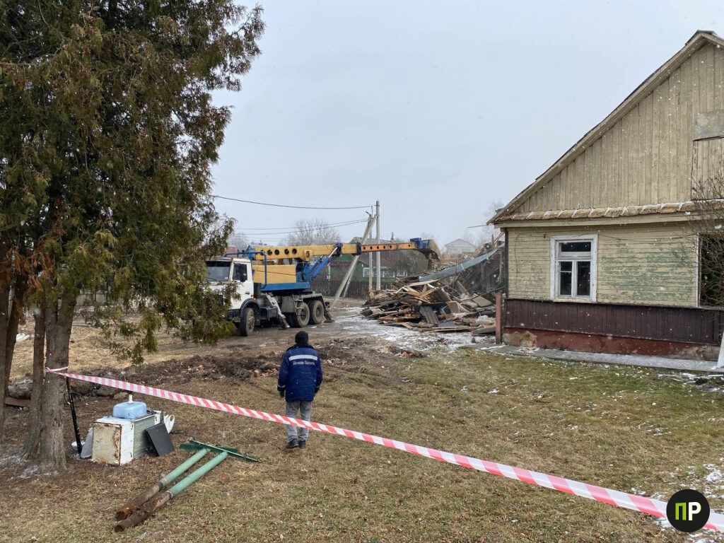 В Заславле приступили к сносу еще одного барака на Советской