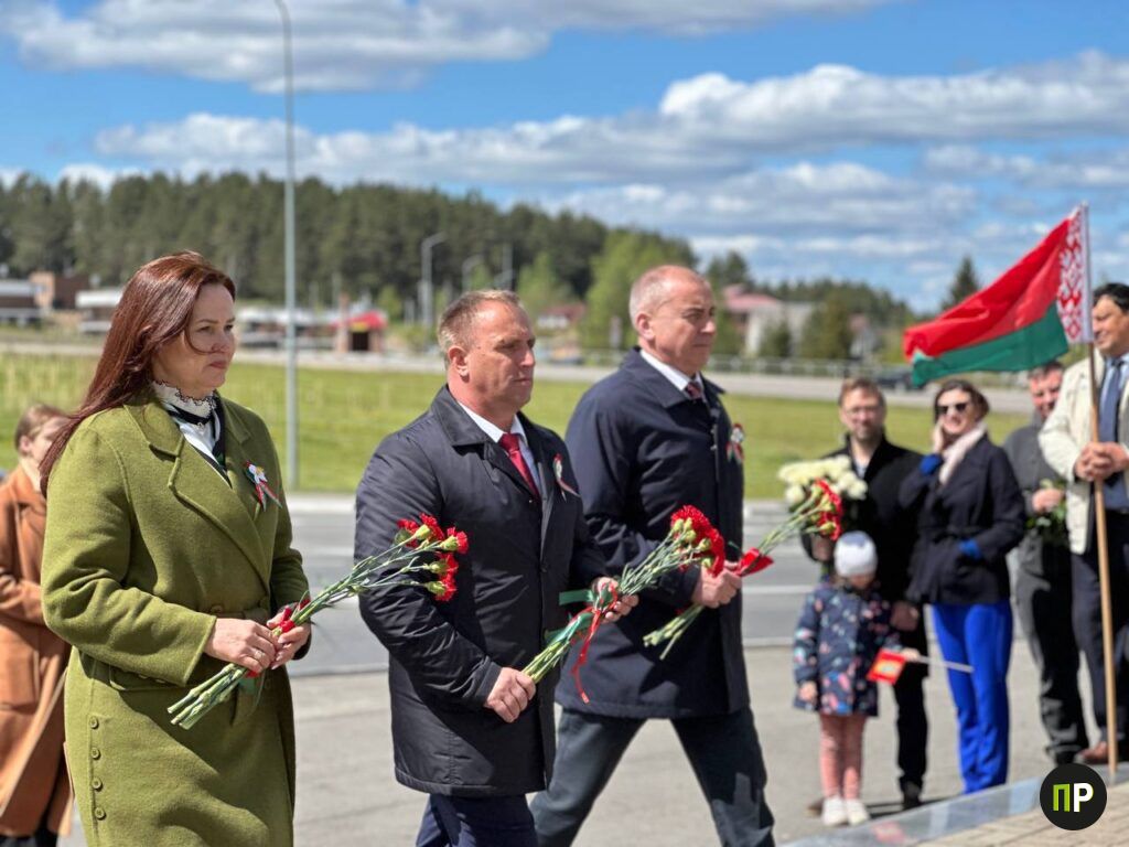 Помощник Президента – инспектор по Минской области возложил цветы к монументу в Минском районе