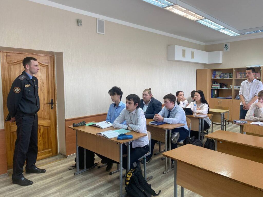 ГАИ Минского района проводит разъяснительные беседы со школьниками о правилах использования СПМ