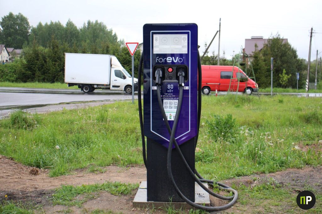 Полчаса – и можно продолжать путь. Где в Заславле установлены электрозарядные станции