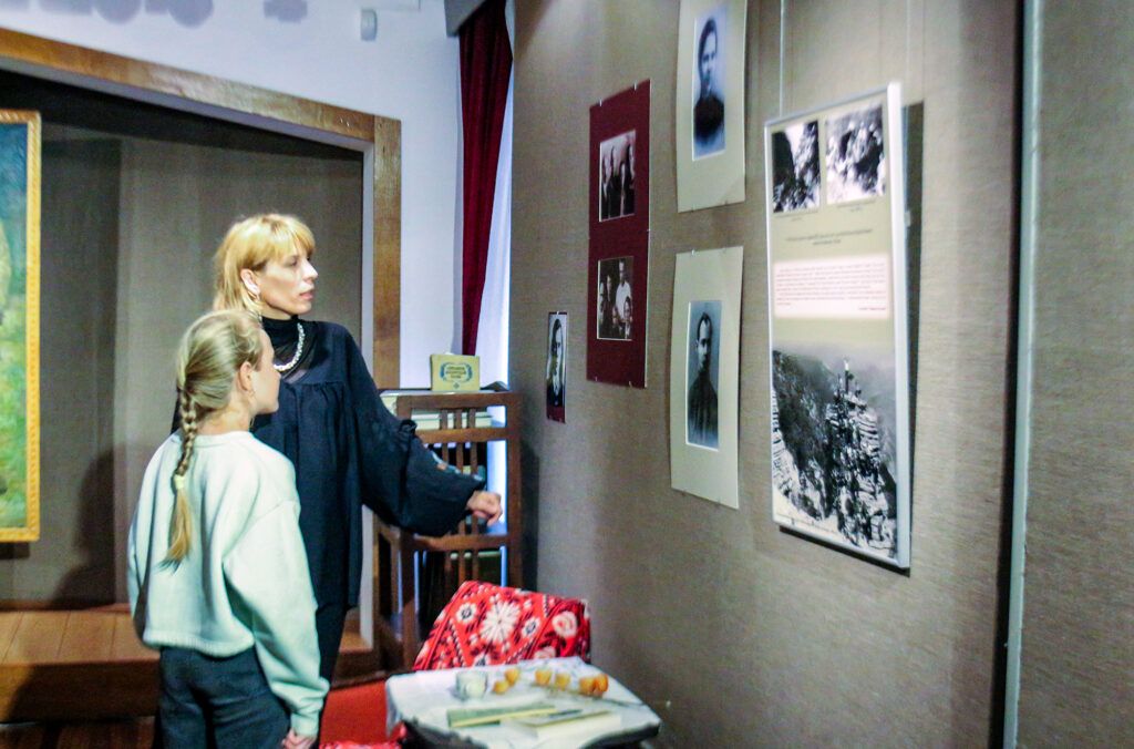В Заславле проходит уникальная выставка о семье Якуба Коласа