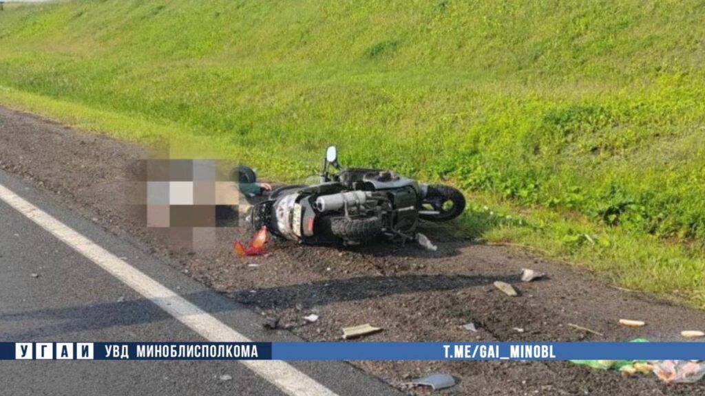 В Минском районе Mersedes-Benz столкнулся с мопедом