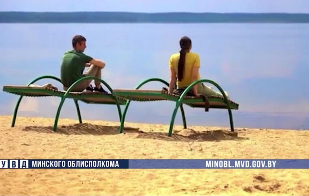 На пляже Заславского водохранилища мужчина приставал к несовершеннолетним