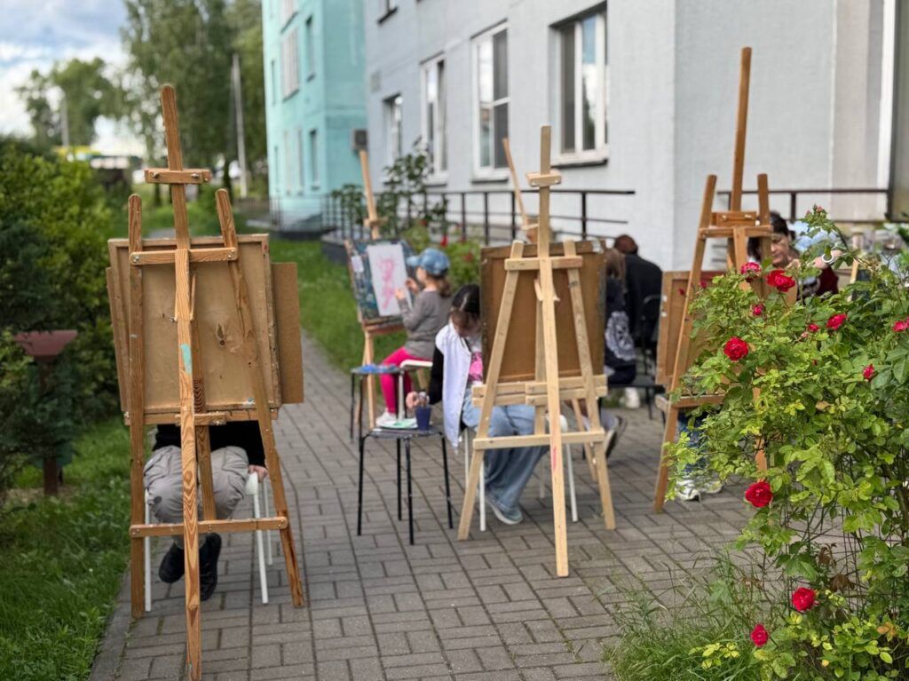Фотофакт. Чем занимаются дети во дворах Боровлян