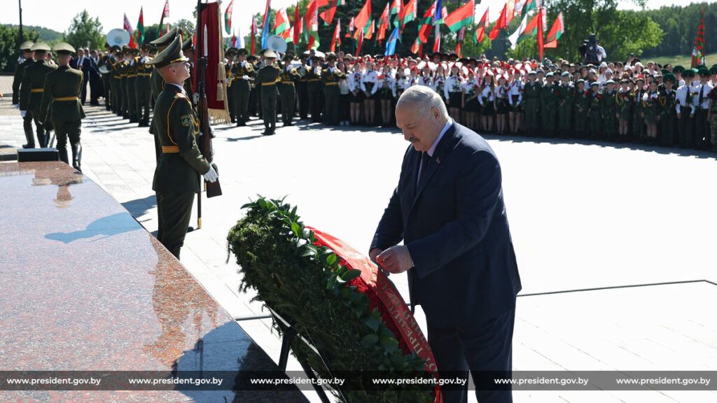 «За будущее надо бороться». Президент обратился к белорусам по случаю Дня Независимости