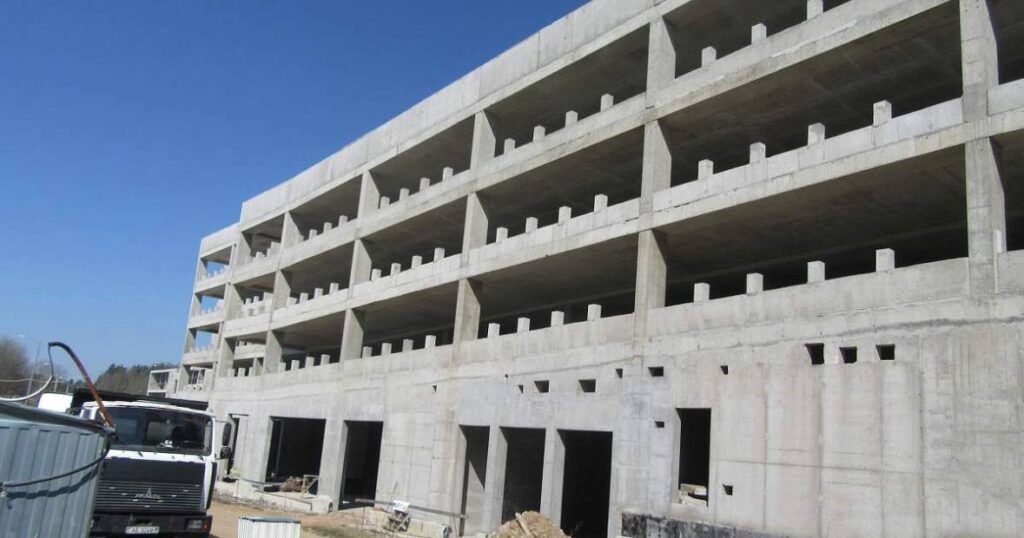 Аукцион по продаже недостроенного паркинга в Копище сорвался: что дальше ждет обманутых кредиторов?