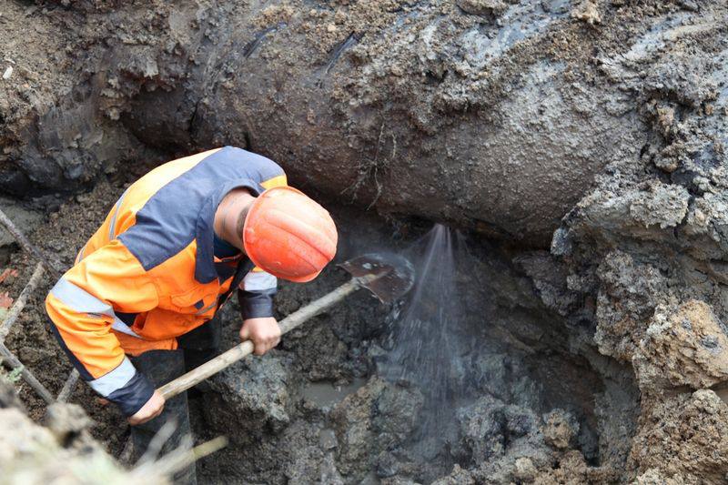В деревне Цна проходит капитальный ремонт водопровода