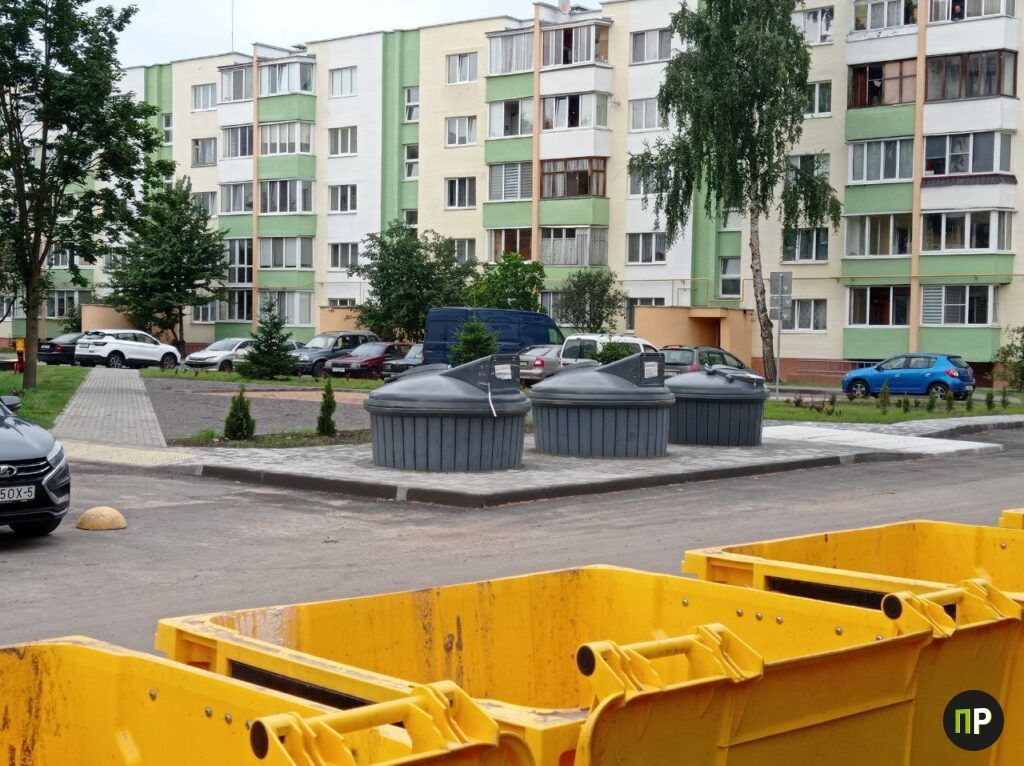 В Заславле продолжается установка заглубленных контейнеров