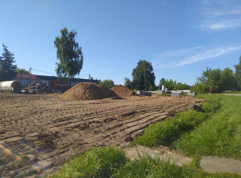 В Заславле ради парковки засоряют реку? Разбираемся, так ли это