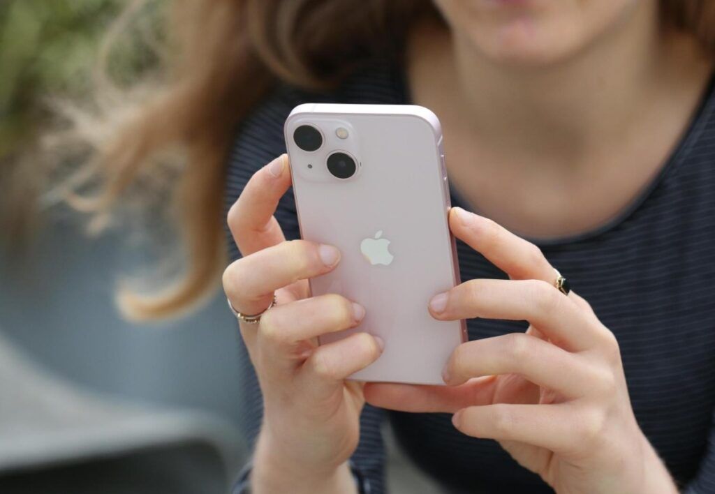 В Боровлянах и Копище взламывали iPhone и вымогали деньги