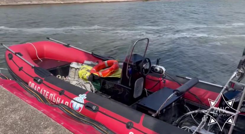 На Заславском водохранилище рыбака едва не унесло течением