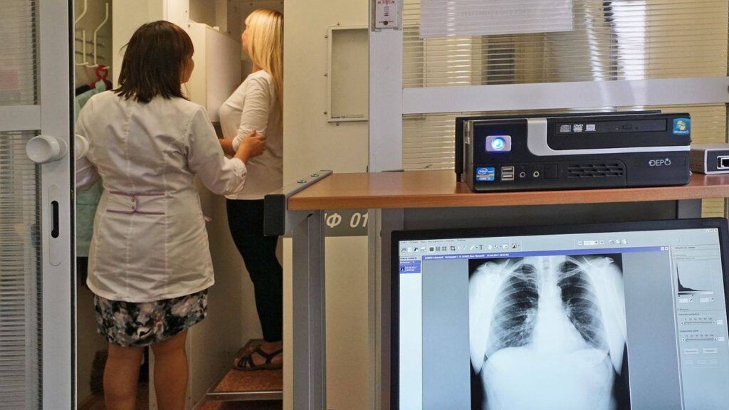 Жители Ждановичей обсудили с медиками проблемы в работе амбулатории