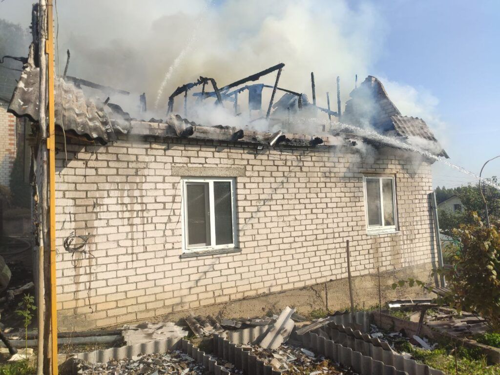 Дачный дом горел в деревне Бовбли