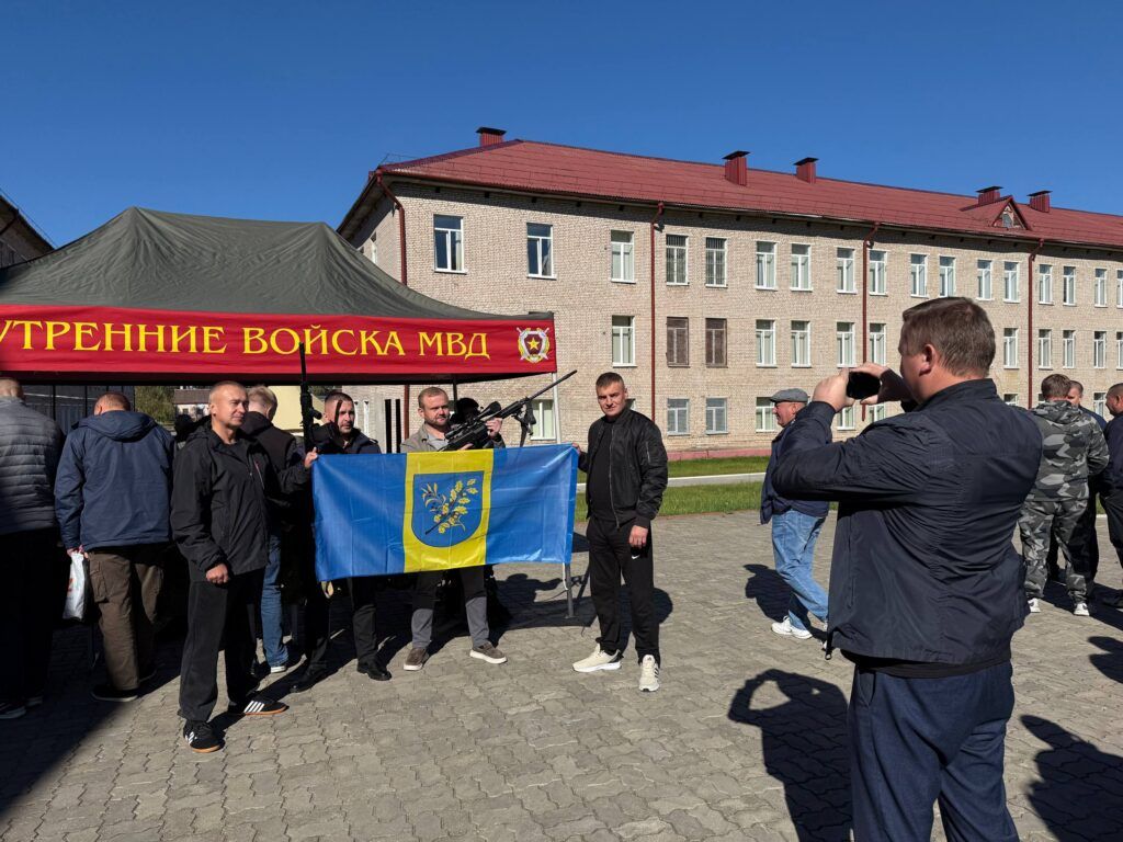 Стражи порядка в камуфляже: как прошел слет добровольных дружин в Околице