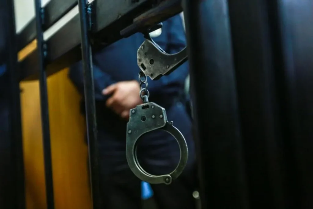 Безработный минчанин мастурбировал в подъезде Колодищей. Его будут судить 