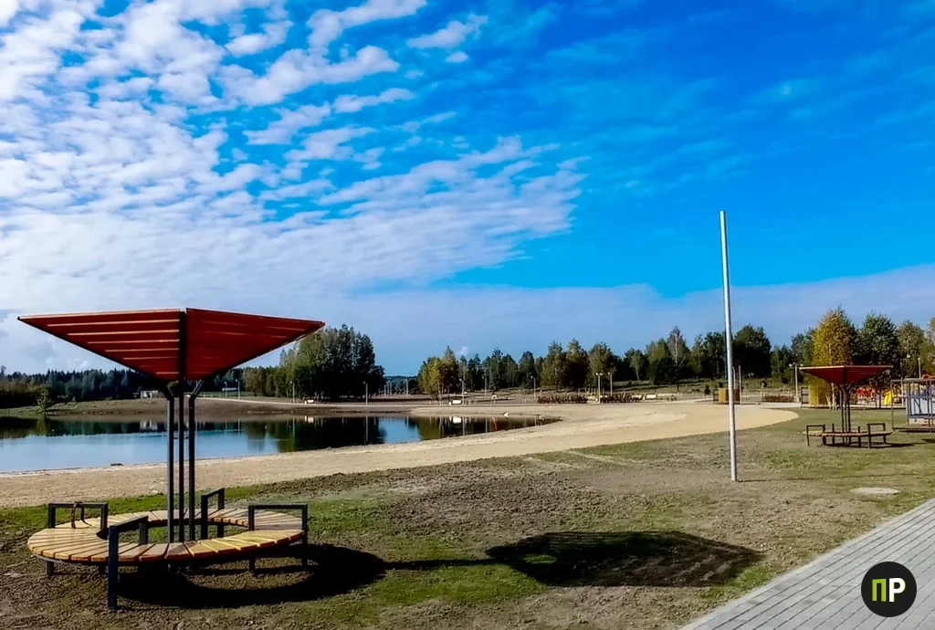 Белый песок и лебеди: как выглядит новый пляж в Заславле