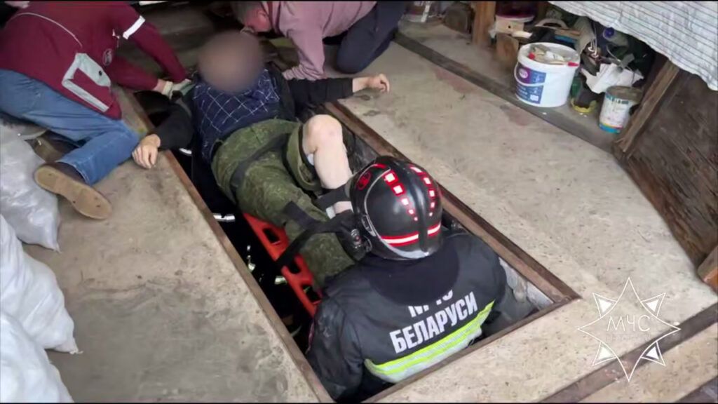 В Лесковке мужчина упал в смотровую яму в гараже