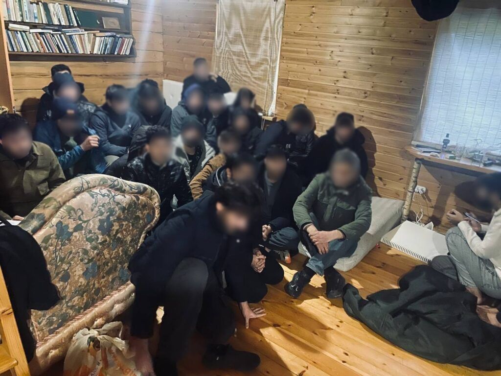 В Минском районе находились десятки нелегальных мигрантов. Как их нашли