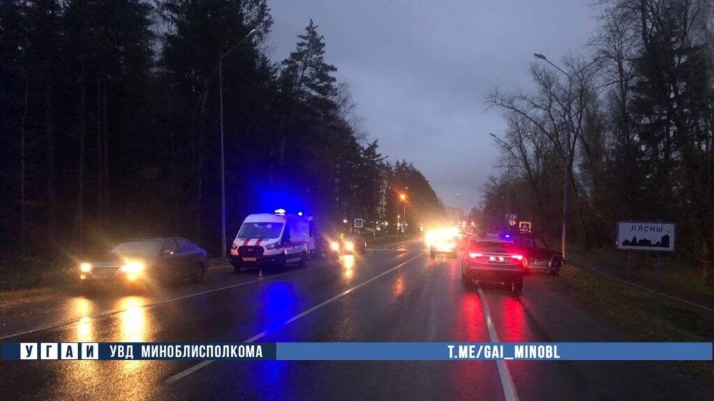 В Боровлянах автомобиль сбил женщину на пешеходном переходе