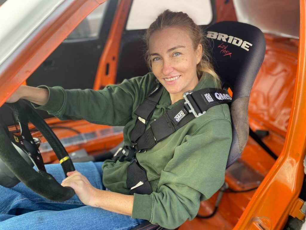 Сбежала от пломб в автоспорт: как жительница Боровлян стала успешным дрифтером