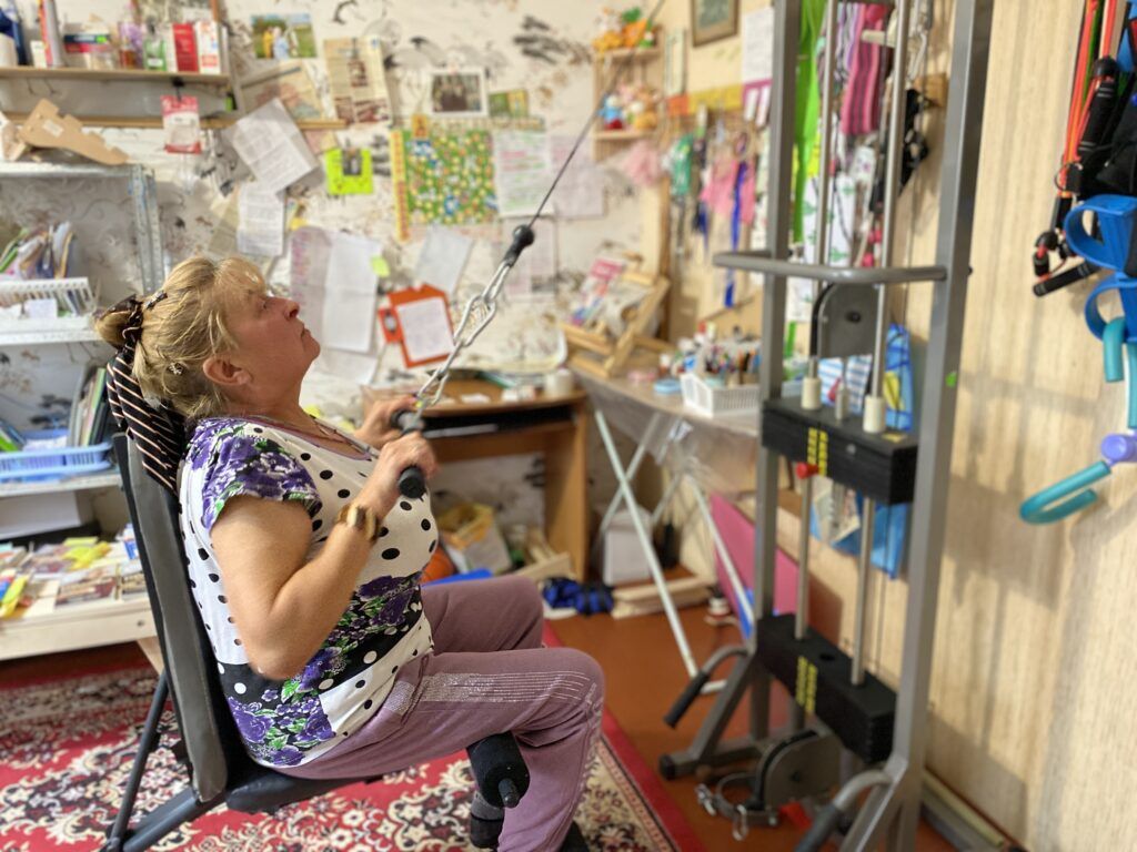 После 17 операций жительница Чуриловичей начала тянуть 50 кг и проезжать на велосипеде 15 км в день