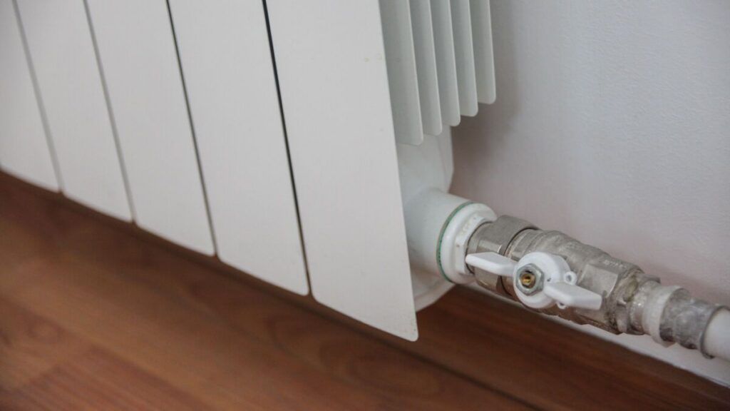 Почему в многоэтажке Острошицкого Городка несколько дней нет отопления