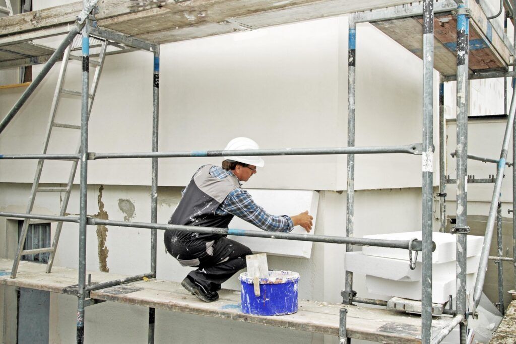 Минчанин обманом похитил у клиентов почти 10 000 рублей