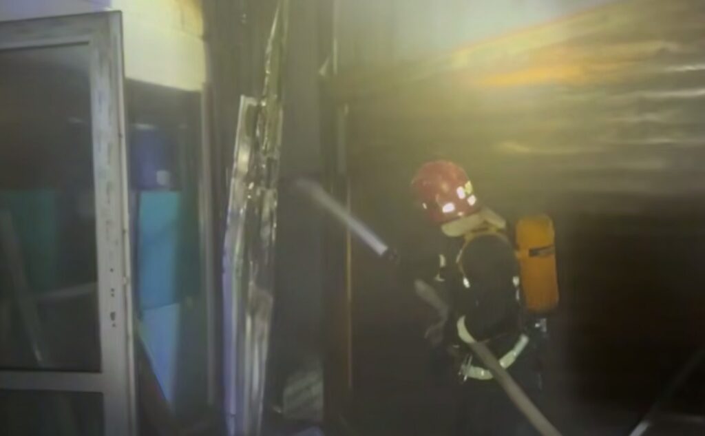 В Минском районе горел строительный рынок