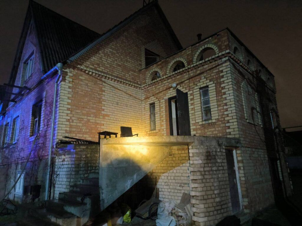 В Ратомке на пожаре погибла женщина. Узнали подробности