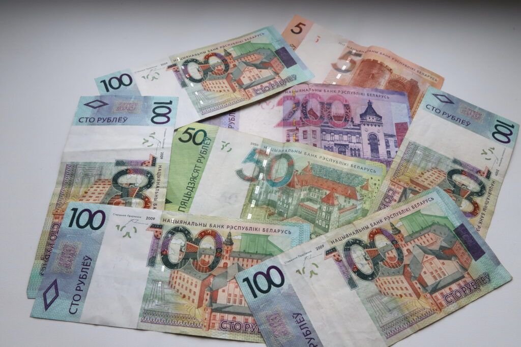 Частники в Минском районе задолжали работникам более 1,2 млн рублей. Вмешалась прокуратура