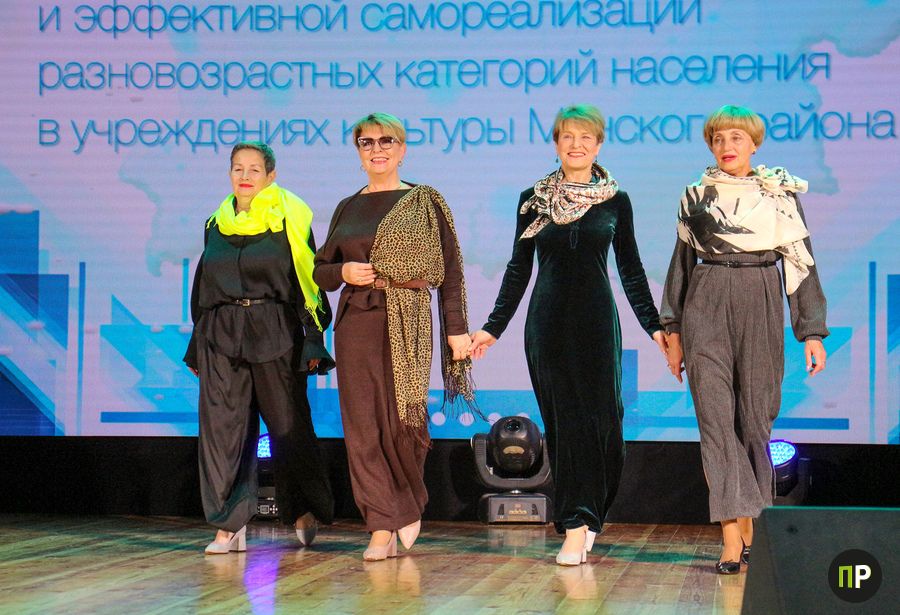 Рисование на воде и алмазная мозаика: как в Заславле помогают раскрыть талант каждому