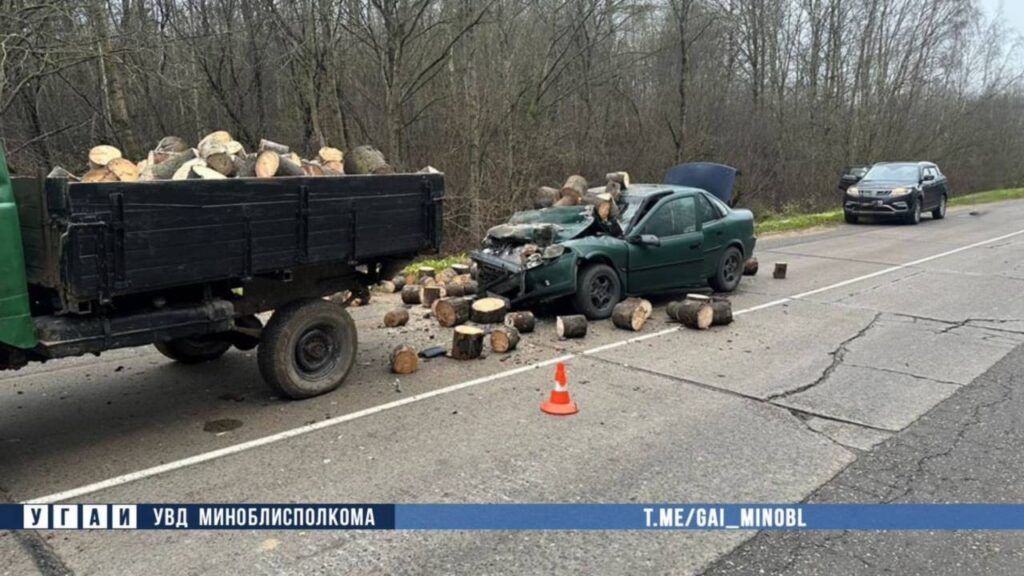 Водителя Opel госпитализировали после ДТП в Минском районе