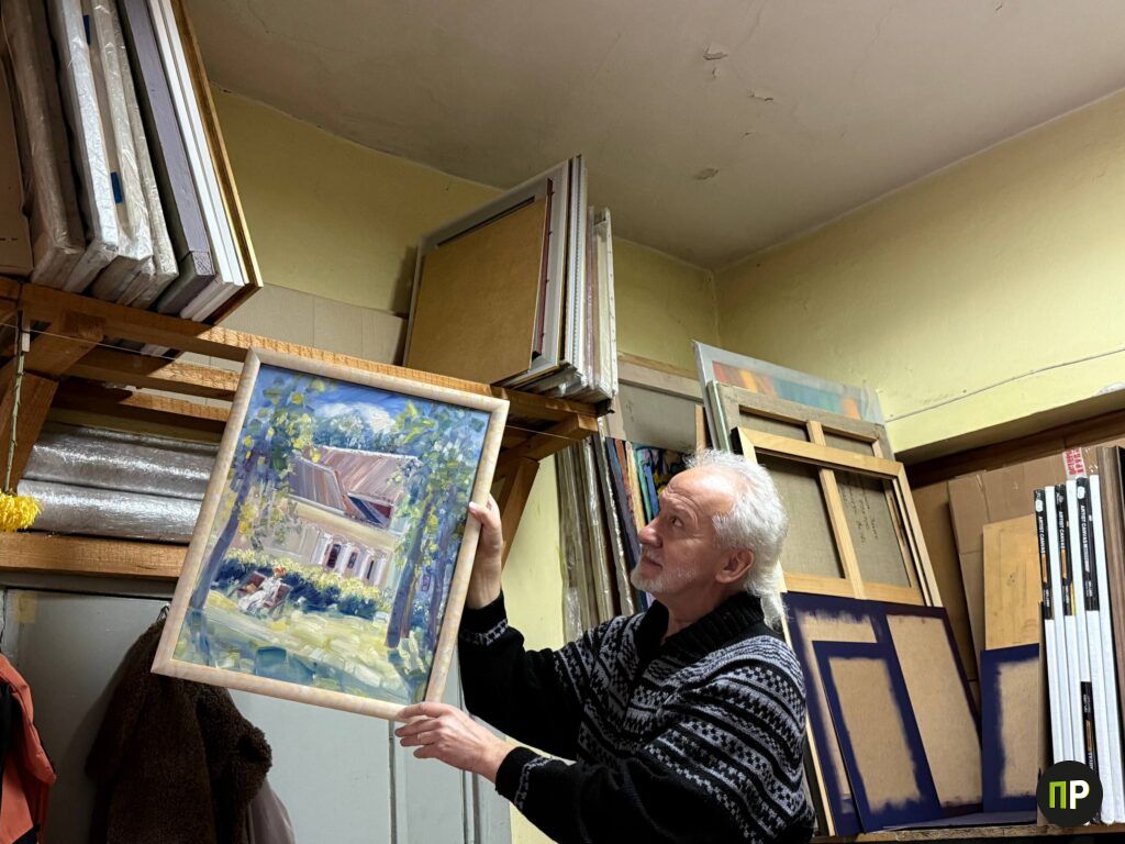 Картины художника из Минского района покоряют мир. Чем его работы уникальны