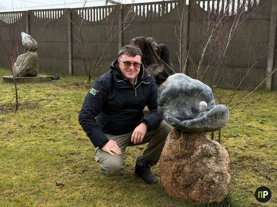 Депутат Минского района создал мастерскую для молодых скульпторов