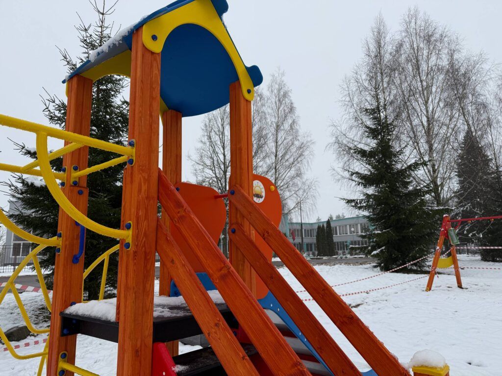 В Старом Селе появилась новая детская площадка