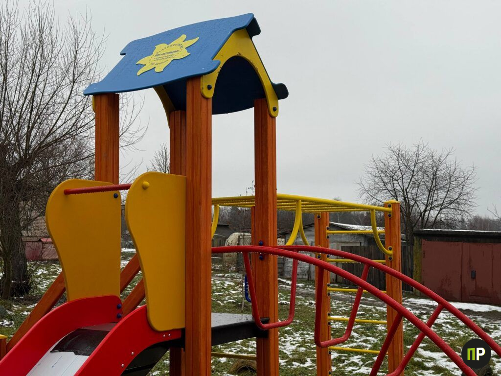 В Чачково установили новую детскую площадку