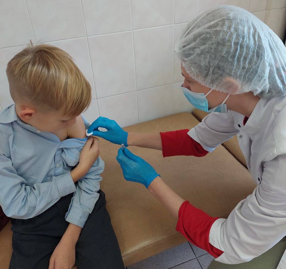 Как в Заславской поликлинике проходит вакцинация населения против гриппа и COVID-19