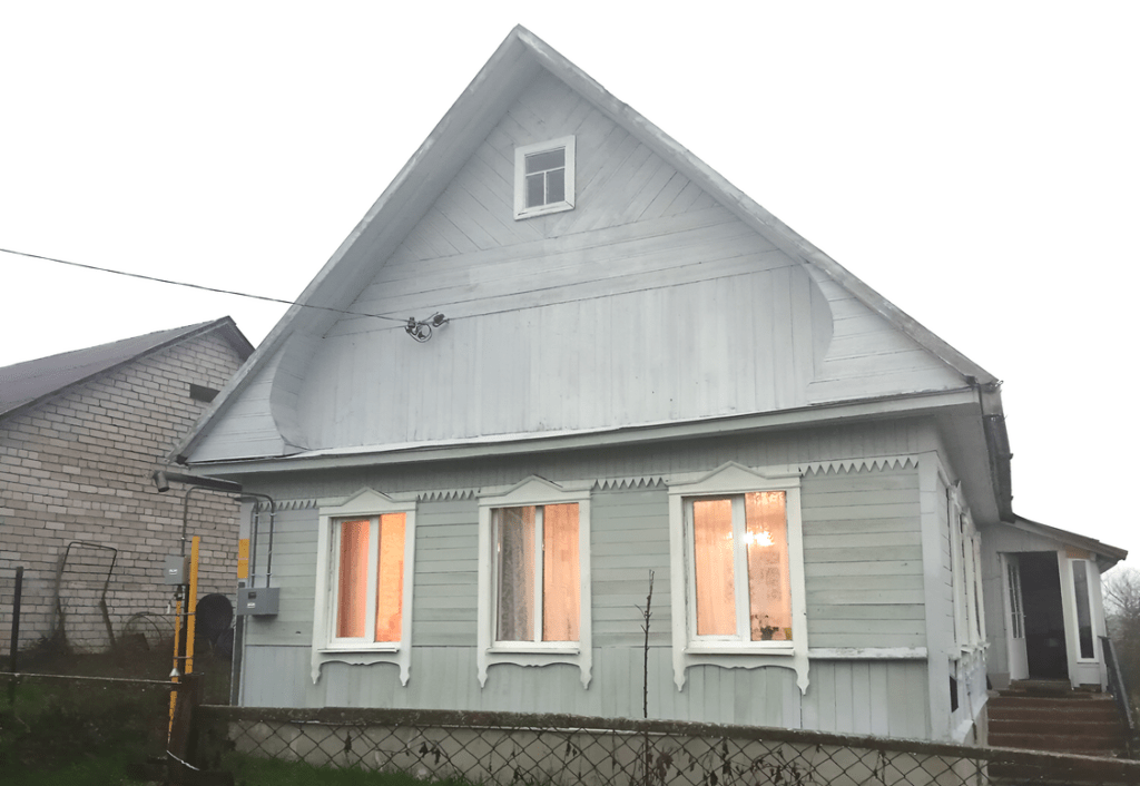 За 82 тысячи долларов под Минском продают обновленный коттедж на 23 сотках