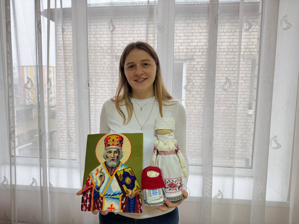 Как учитель-дефектолог создаёт красоту для сельского детсада в Новоселье