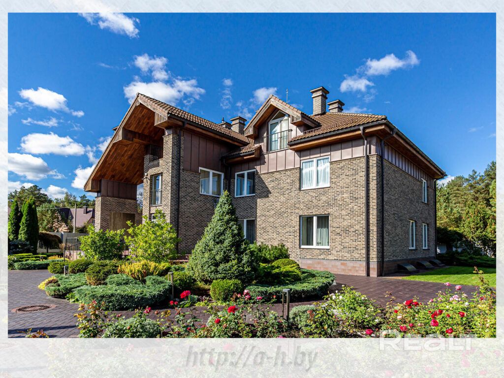 Усадьба под Минском за миллиард рублей: что предлагают за такую сумму