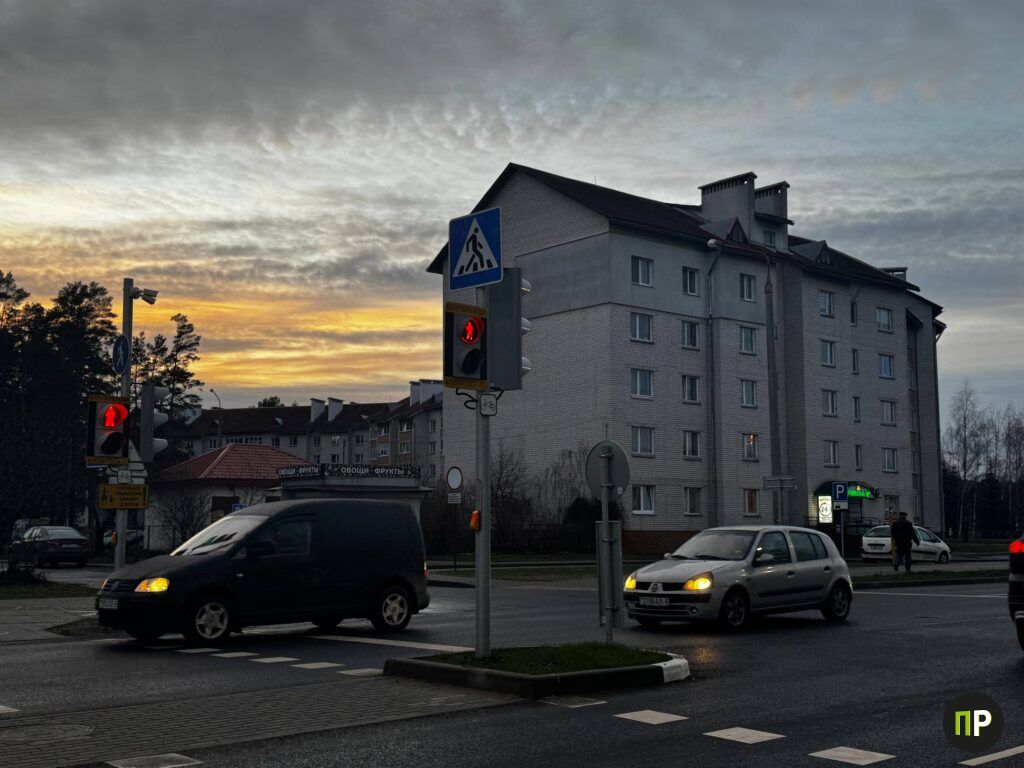 На улице 40 лет Победы в Боровлянах запустили работу светофоров