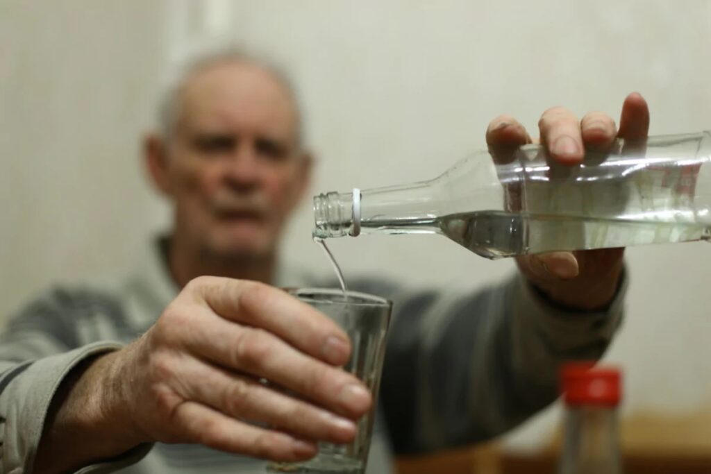 Суд ограничил дееспособность жителя Минского района из-за алкоголизма