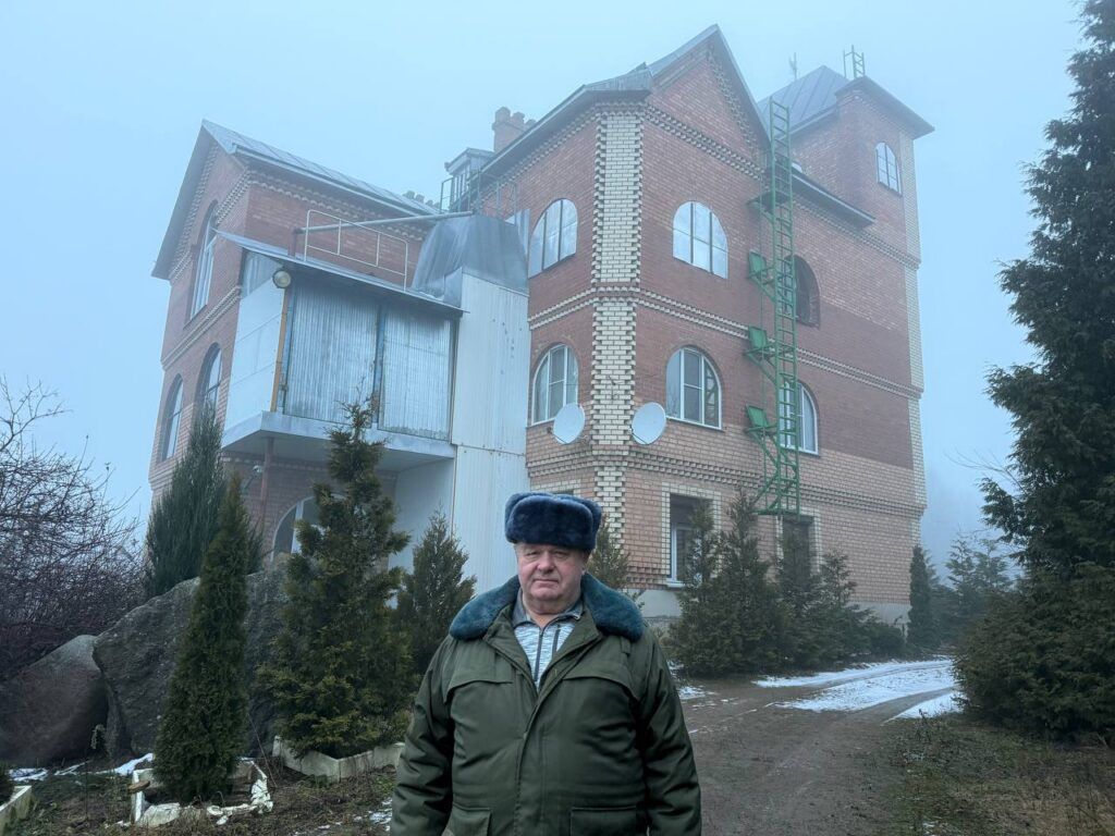 Рассказываем историю хозяина одинокой башни под Минском